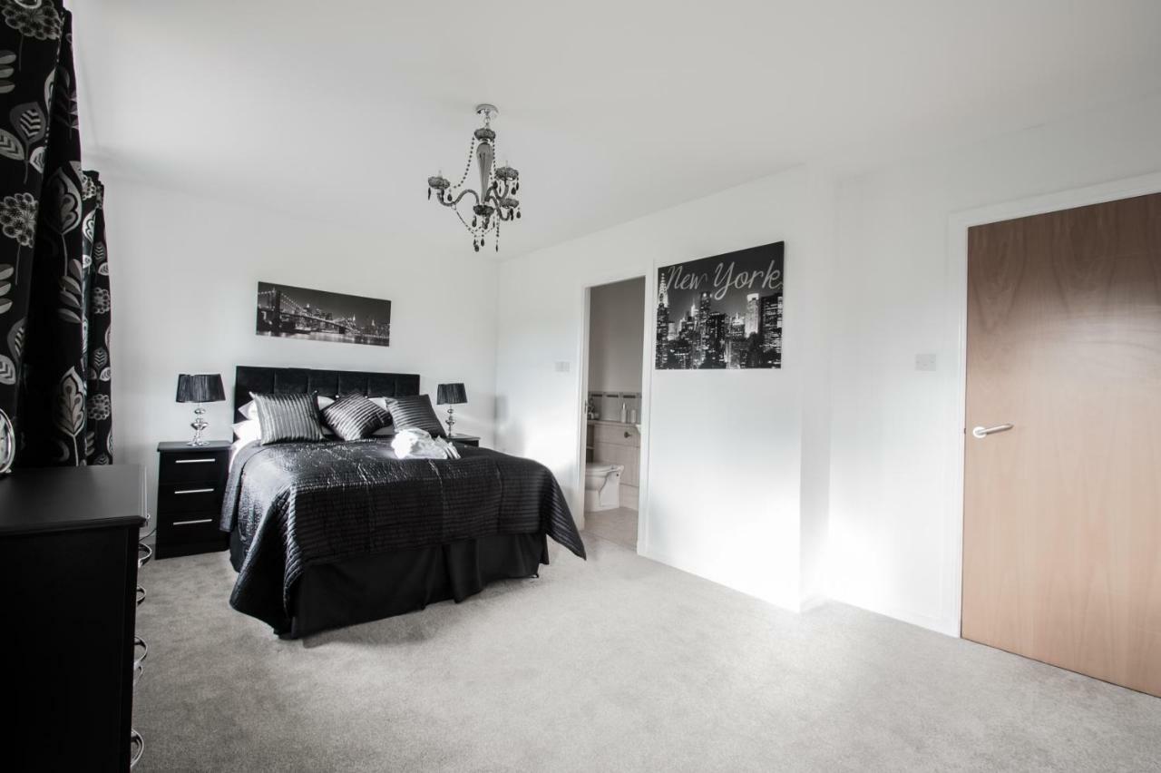 Orange Town House - Shaw Road, Only 6 Minutes To City Centre アバディーン エクステリア 写真