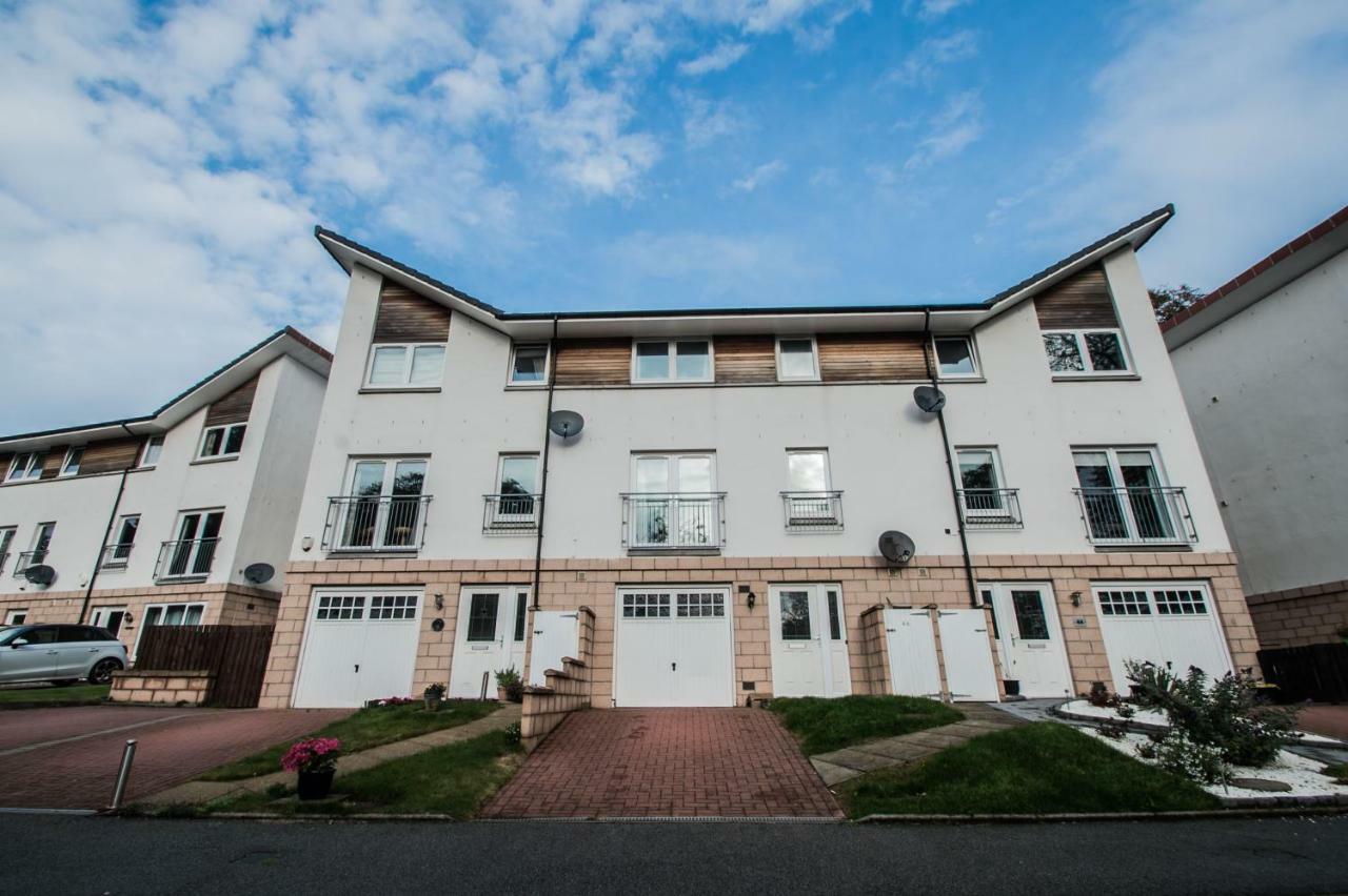 Orange Town House - Shaw Road, Only 6 Minutes To City Centre アバディーン エクステリア 写真
